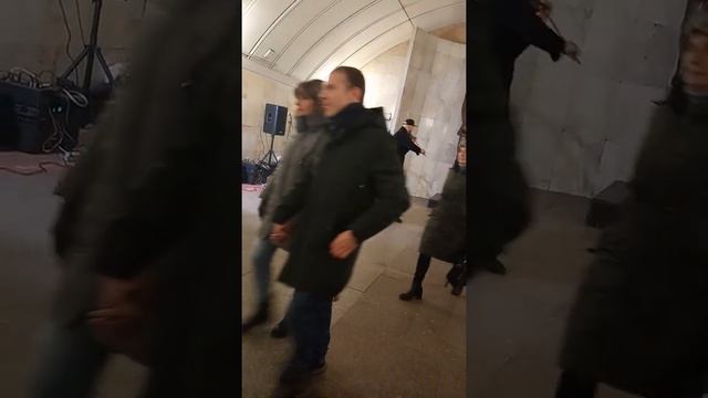 Скрипач в метро смотреть онлайн