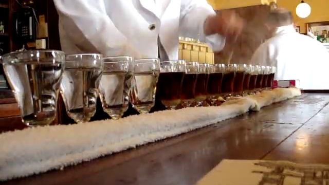 Buena Vista Cafe - How to make Irish Coffee смотреть онлайн
