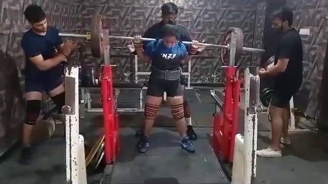 power🔥🏋️🔥 Rani#singh#bw-63 senior.170 kg squat 💪 light weight 💪 смотреть онлайн