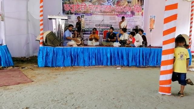 Jay jay nanda yashoda dulal giri boro dhari gopal bhajan led by Nandagopal keshava das prabhu смотреть онлайн