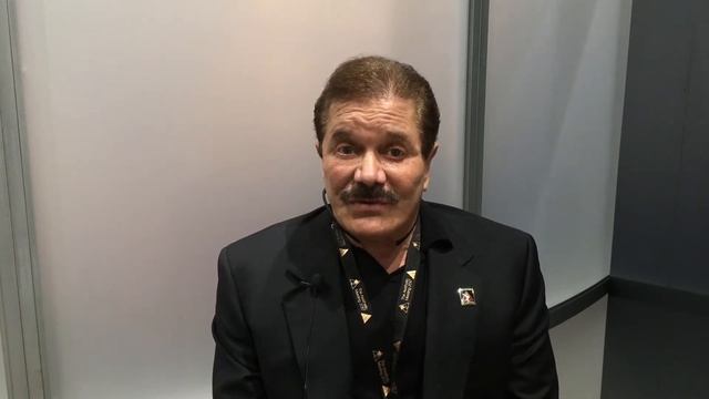 Dr. Larry Schlesinger Dazzles Patients with Before & After Photos Using TouchMD смотреть онлайн