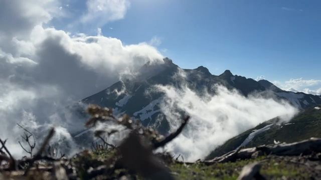 Снег, солнце, цветы выше облаков на круглогодичных курортах Красной поляны, Роза Хутор и Альпика смотреть онлайн