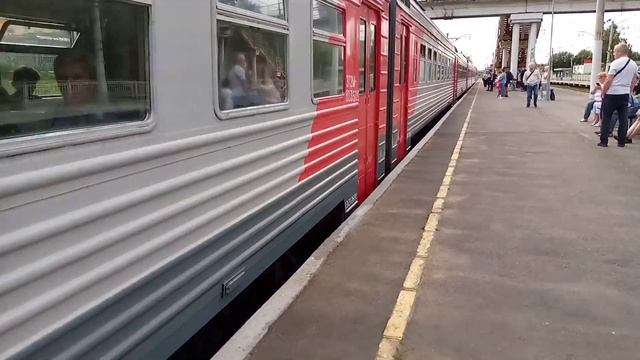 Электропоезд эт2м-8035 Сообщением Санкт-Петербург Бабаево Отправляется с платформы Пискарёвка смотреть онлайн