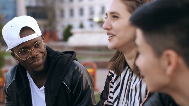 Young People Travel Global Edge Brand Promo смотреть онлайн