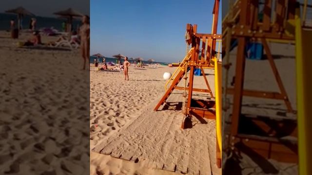 Горки на пляже. Затока смотреть онлайн