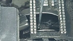 Игла упирается в челночный механизм в швейной машине Pfaff