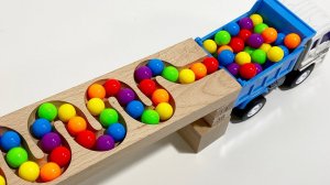 Играем в машинки и скатываем шарики, игра в машинки и шарики