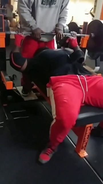 600 LB BENCH PRESS BEFORE THE DIET AND WEIGHT LOSS #benchpress #powerlifting #shorts смотреть онлайн