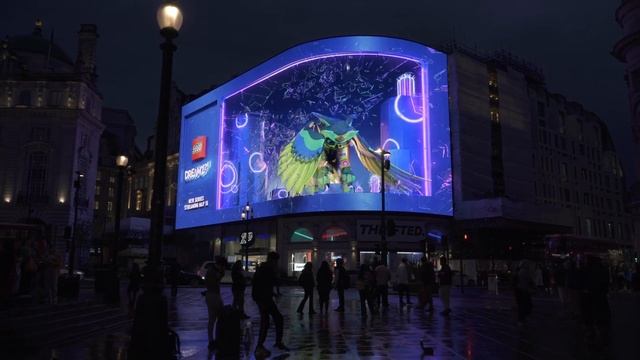 LEGO DreamZzz 3D Billboard Piccadilly Circus Advert смотреть онлайн
