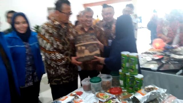 Mentri Kelautan & Perikanan Edi Prabowo dalam Forum Discus P2MKP 2019 смотреть онлайн