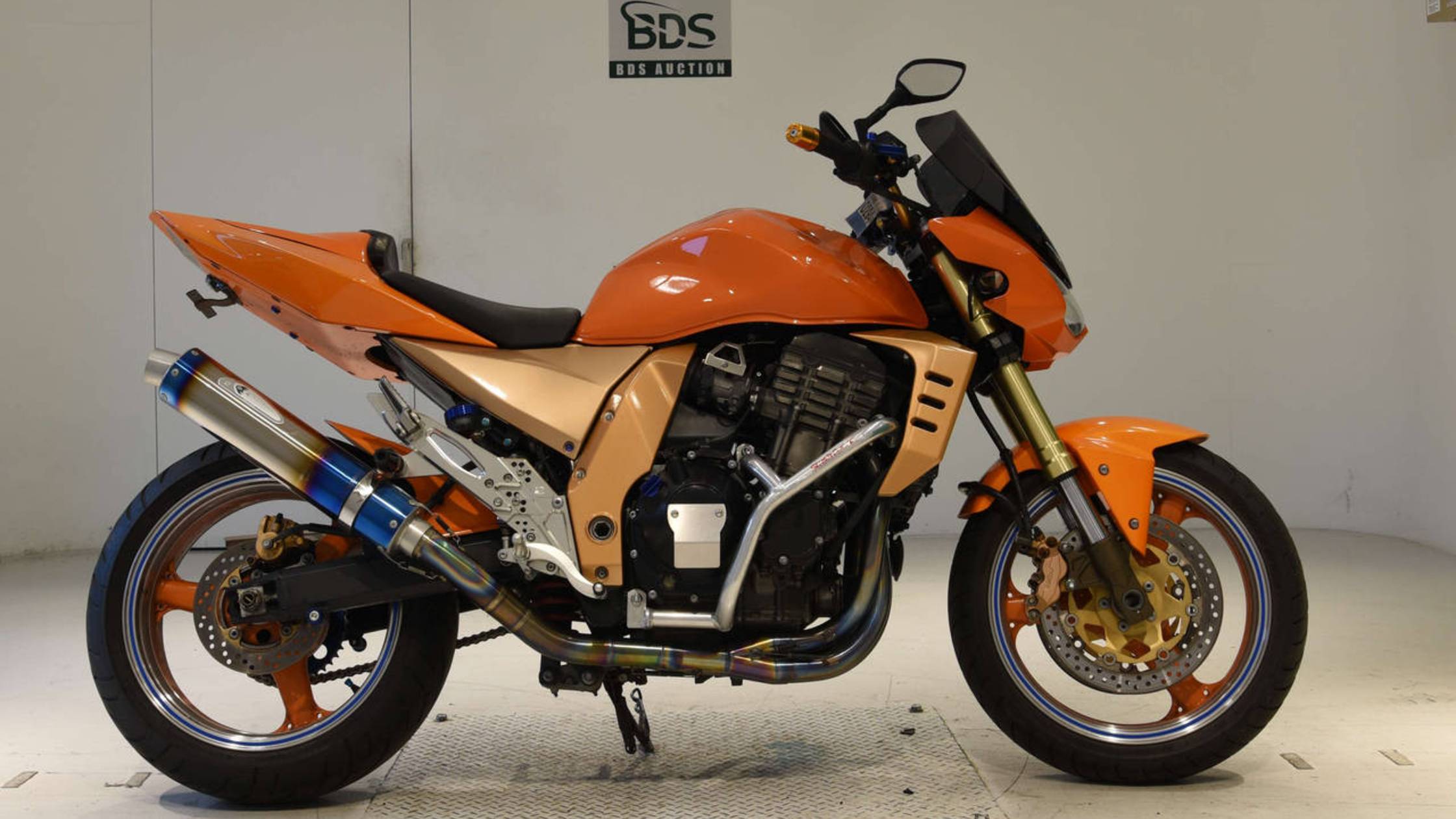 0294 - Kawasaki Z1000 - ZRT00A-011197 смотреть онлайн