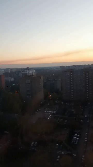Вид из окна. Утро. Радужный восход солнца смотреть онлайн