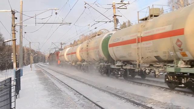 Электровоз 2ЭС10-051 "Гранит" с грузовым поездом смотреть онлайн