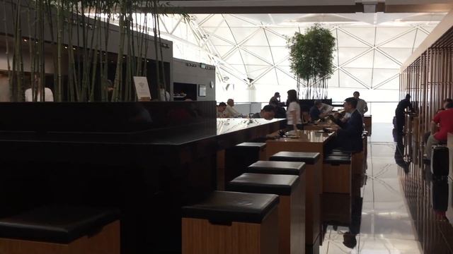 Review of Cathay Pacific Airport Business Class Lounge - The Wing Gate 1 to 4 смотреть онлайн