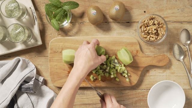 Pudding de chia au matcha et au kiwi Zespri Green смотреть онлайн