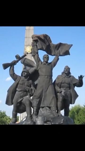 Великих Памятников оживил ИИ и пошли готовиться к Юбилейному #парадпобеды #9мая смотреть онлайн