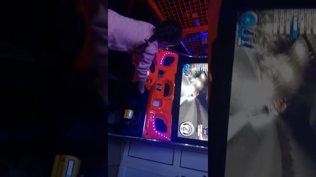 Карина на игровых автоматах!на мотоцикле!!! смотреть онлайн