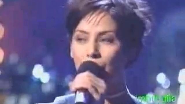Natalie Imbruglia - Torn (live In Billboard Awards 1998)