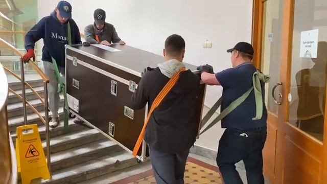 подъём по лестнице оборудования вес около 300 кг💪👏👍 смотреть онлайн
