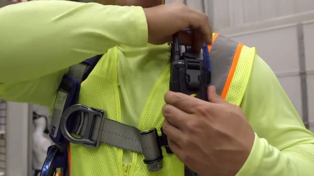 3M™DBI SALA® Adjustable Radio/Cell Phone Holster Video смотреть онлайн