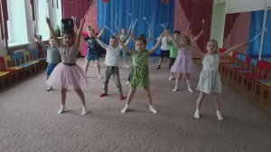 Детский танец "Зажигаем звёзды"