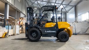 Внедорожный вилочный погрузчик LiuGong CLG2030H-R (3 тонны). Обзор