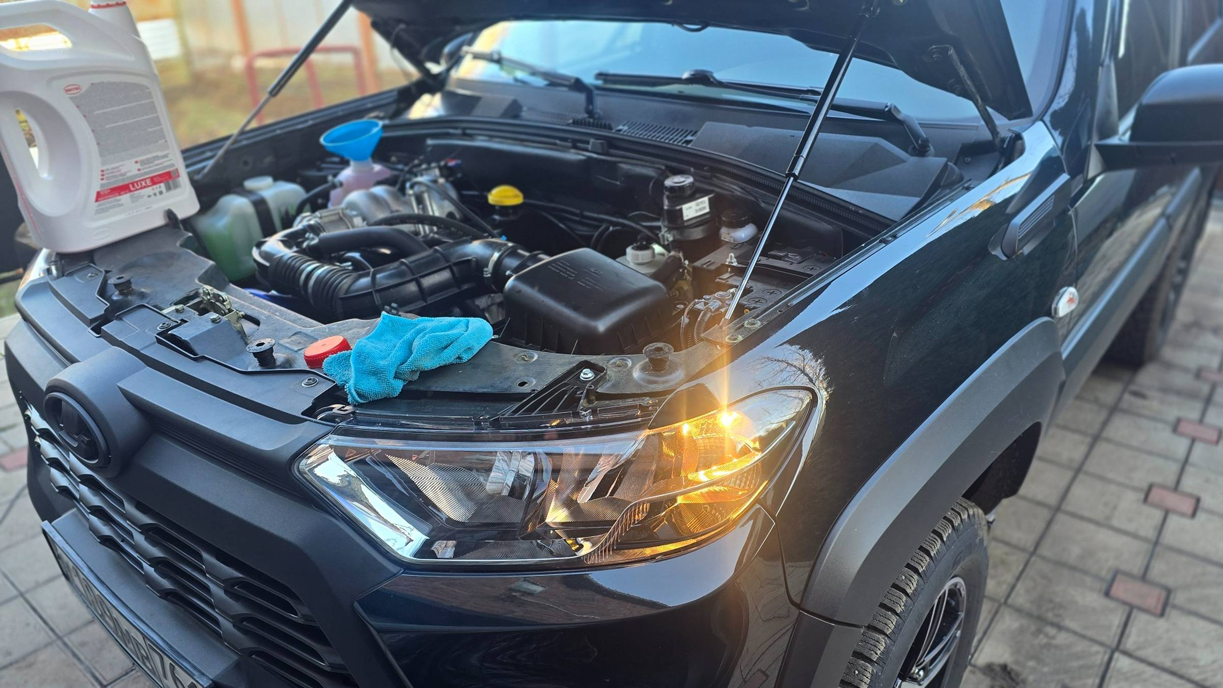 НИВА TRAVEL 24 | ПОТЕКЛА!) | КАК ВЫКРУТИТЬ ОТЛОМИВШИЙСЯ БАРАШЕК ИЗ РАДИАТОРА СИСТЕМЫ ОХЛАЖДЕНИЯ? смотреть онлайн