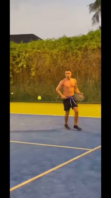Литвин играет в большой теннис🎾 #shorts смотреть онлайн