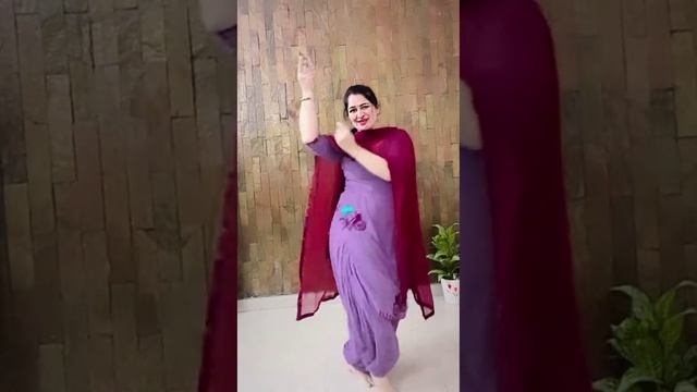 Housewife Amazing Hot Dance смотреть онлайн