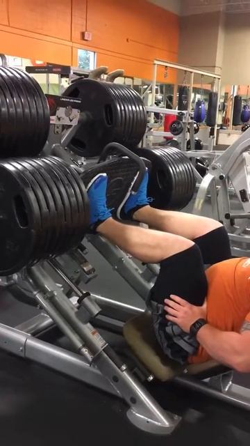 Body By Sigs leg press 1600 lbs! смотреть онлайн