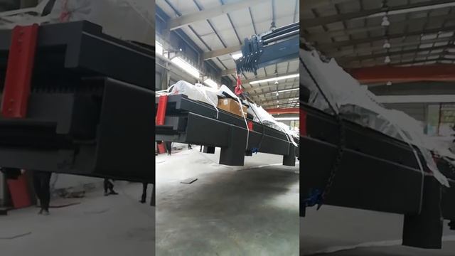 Видео работы 38-тонного крана со складной стрелой смотреть онлайн