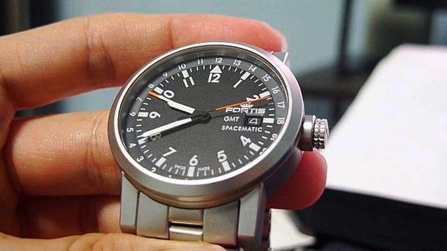 Low-end Anti-reflective (AR) coating on a new Fortis Spacematic GMT смотреть онлайн