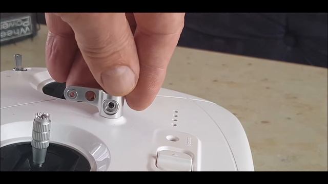 DJI PHANTOM 3 REMOTE CONTROL PHONE HOLDER ASSEMBLY смотреть онлайн