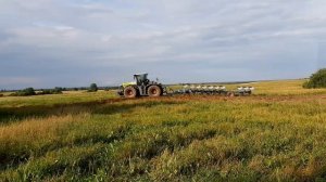 Вспашка зяби Claas Xerion 5000 плуг Lemken