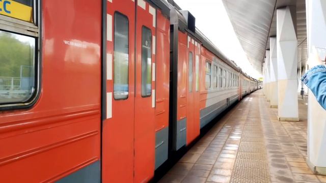 Срыв стоп крана!!!! #электропоезд ЭД4МКМ Аэро - 0?? и ЭД4М-0396 на станции Верхние Котлы смотреть онлайн