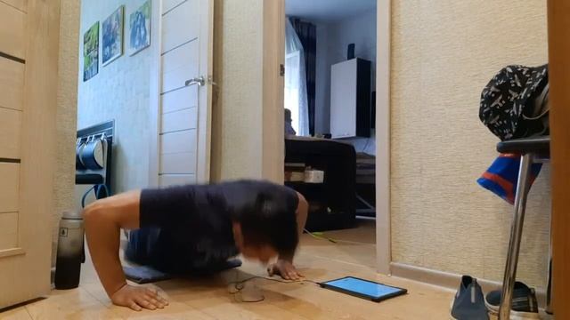 3 июня1000 отжиманий от пола.29 подходов по 35 повторений.27 минут 46 секунды смотреть онлайн