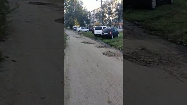 Джуманджи ул. Комсомольская Новомосковска, травмоопасная детская площадка посреди мусора и грязи. смотреть онлайн