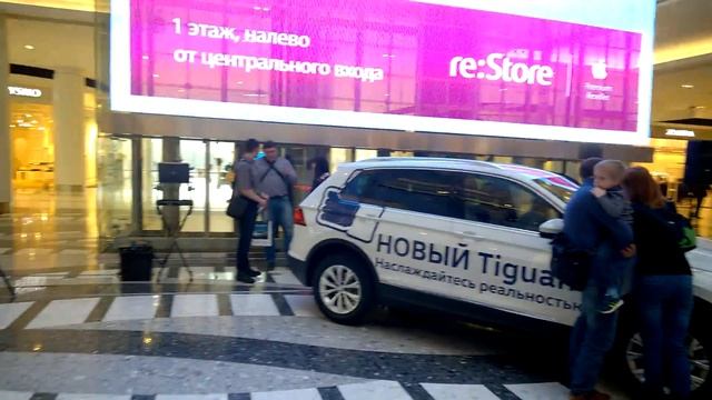 Интеграция автомобиля в ТРЦ «Ривьера» в рамках презентации нового Volkswagen Tiguan с Агентством DP смотреть онлайн
