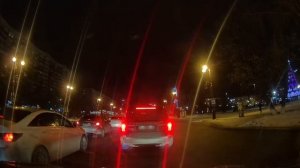 Движение на автомобиле по улицам города Тюмени с Логунова до Профсоюзной и далее в вечернее время
