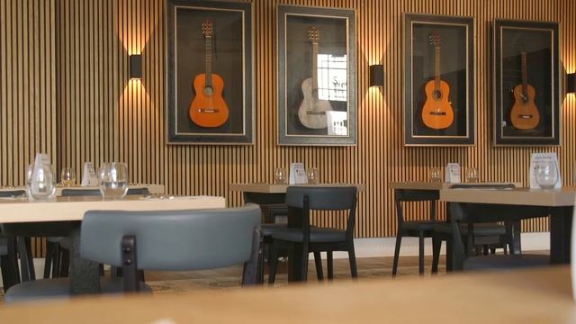 Returning To The Strings (Italian & Spanish Restaurant in central London) - 1 смотреть онлайн