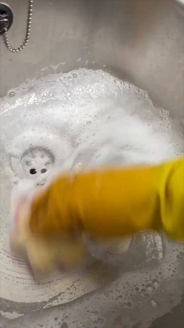 Simple kitchen sink clean 💚 #asmr #satisfying #soap #satisfyingvideos #sponge #scrub #kitchensink смотреть онлайн