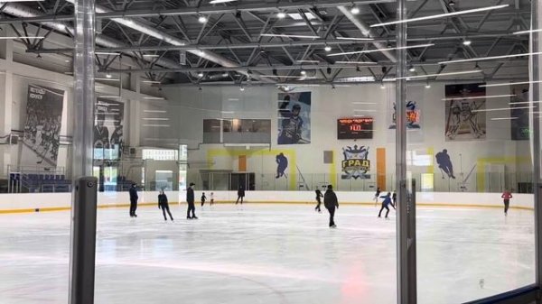 ТЦ «Город Косино» огромная ледовая площадка! Наверное самая большая в торговых центрах.