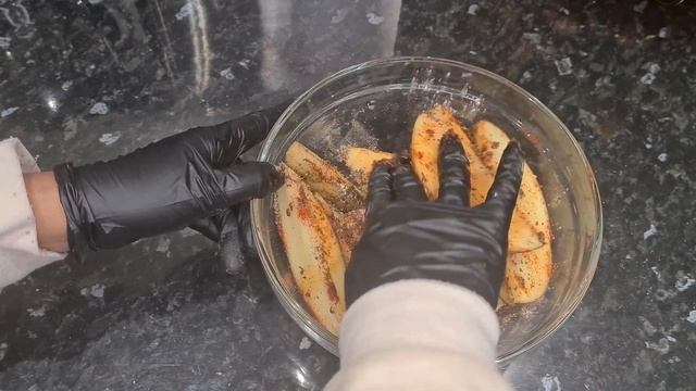 Spicy Potato Wedges | Easy Airfryer recipe смотреть онлайн