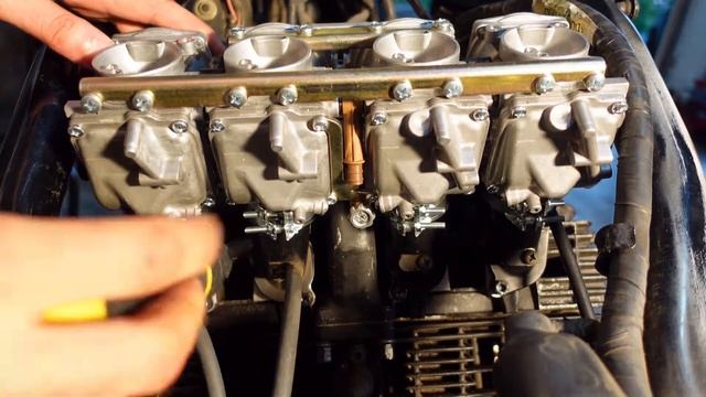 Yamaha XJ600 Seca II - Carb Install