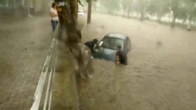 Большая вода в сев. Вьетнаме смотреть онлайн