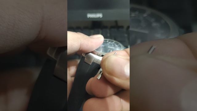 Casio Edifice EF-305 how to open and install the strap. смотреть онлайн