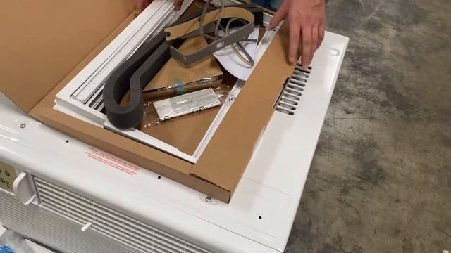 25,000 BTU 230V Smart Window Air Conditioner with ComfortSense Remote, White смотреть онлайн