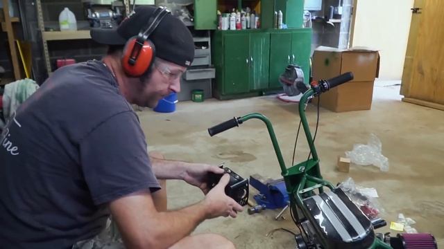 World's Smallest Mini Bike Build?? 'Lil Rascal Mini Bike Build + Rip! смотреть онлайн