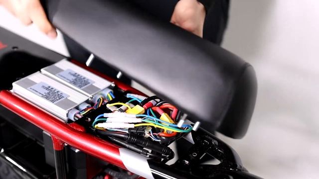 Ariel Rider Grizzly || Installing the Long Saddle смотреть онлайн