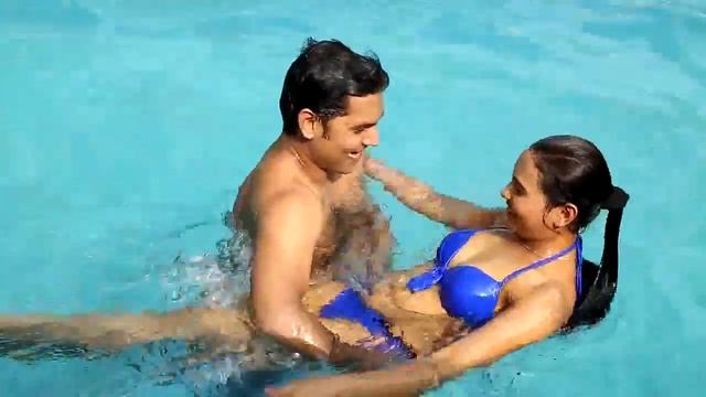 Swimming Pool Me Romance Hot And Spicy Short Film смотреть онлайн